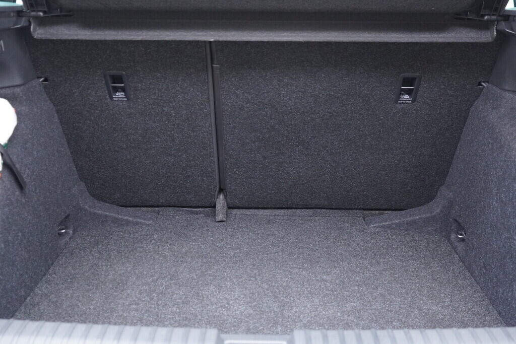 OV190V10015_36.webp_KAMIQ Monte Carlo 1.0 TSI 85 kW manuál, DPH