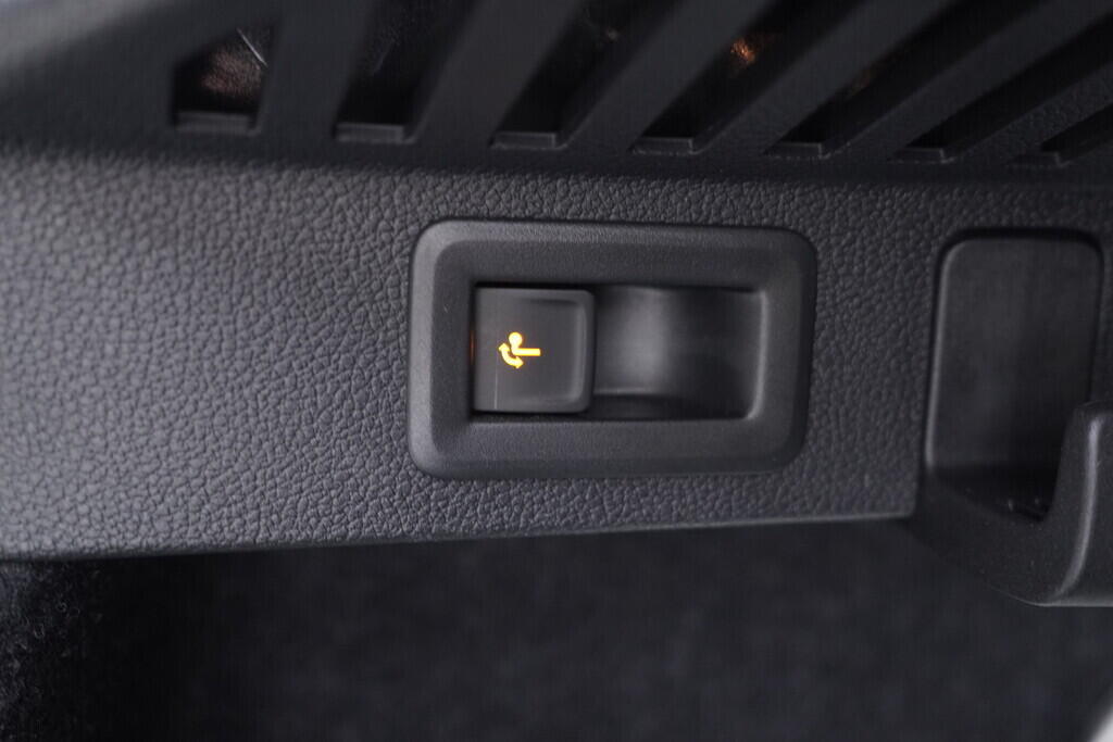 OV190V10015_38.webp_KAMIQ Monte Carlo 1.0 TSI 85 kW manuál, DPH