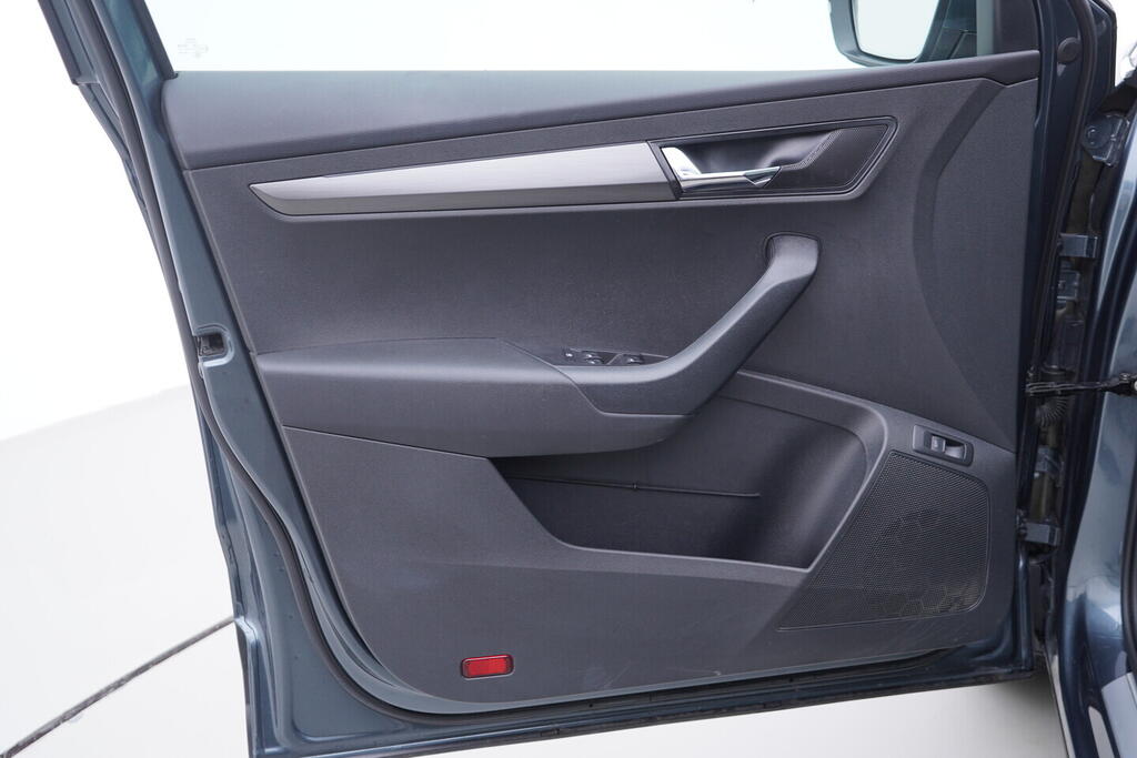 OV190V10023_19.webp_KAROQ Style 1.5 TSI 110 kW manuál