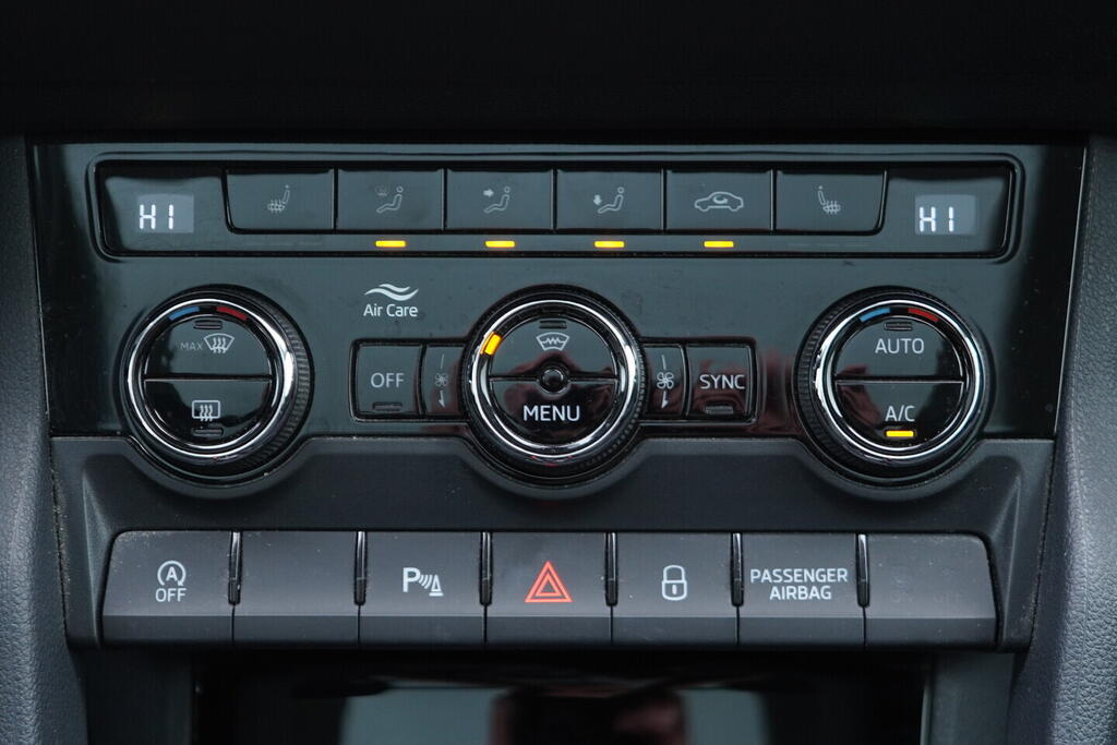 OV190V10023_33.webp_KAROQ Style 1.5 TSI 110 kW manuál