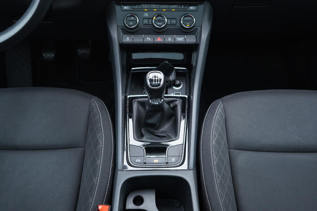 OV190V10023_34.webp_KAROQ Style 1.5 TSI 110 kW manuál