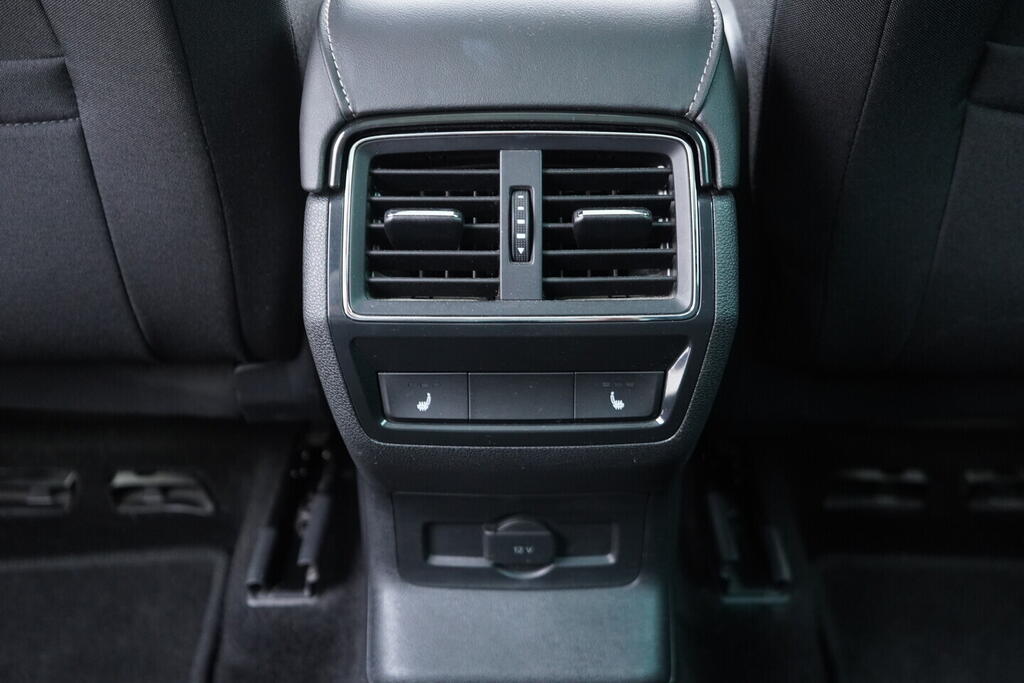 OV190V10023_36.webp_KAROQ Style 1.5 TSI 110 kW manuál