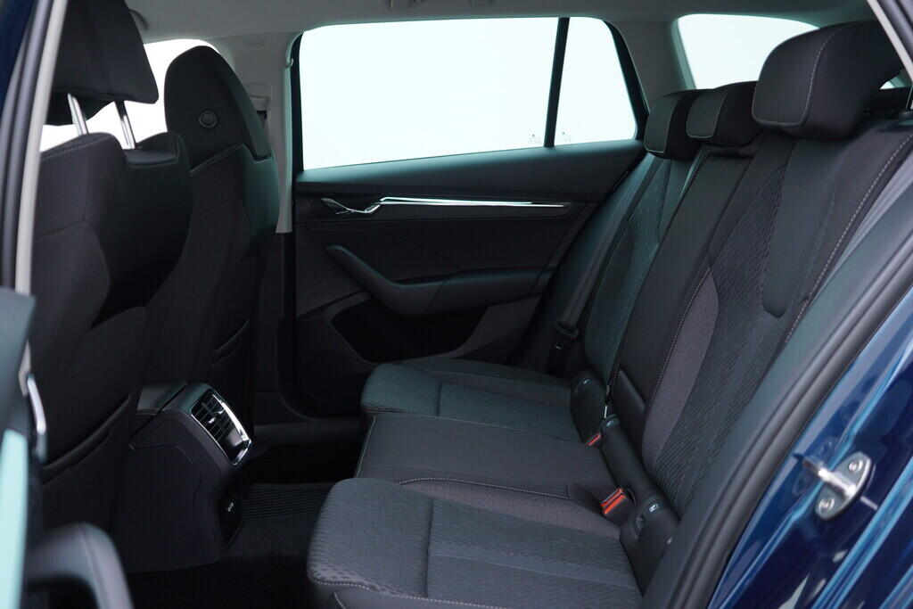 OV190V10025_36.webp_OCTAVIA Style 1.5 TSI 110 kW manuál, DPH