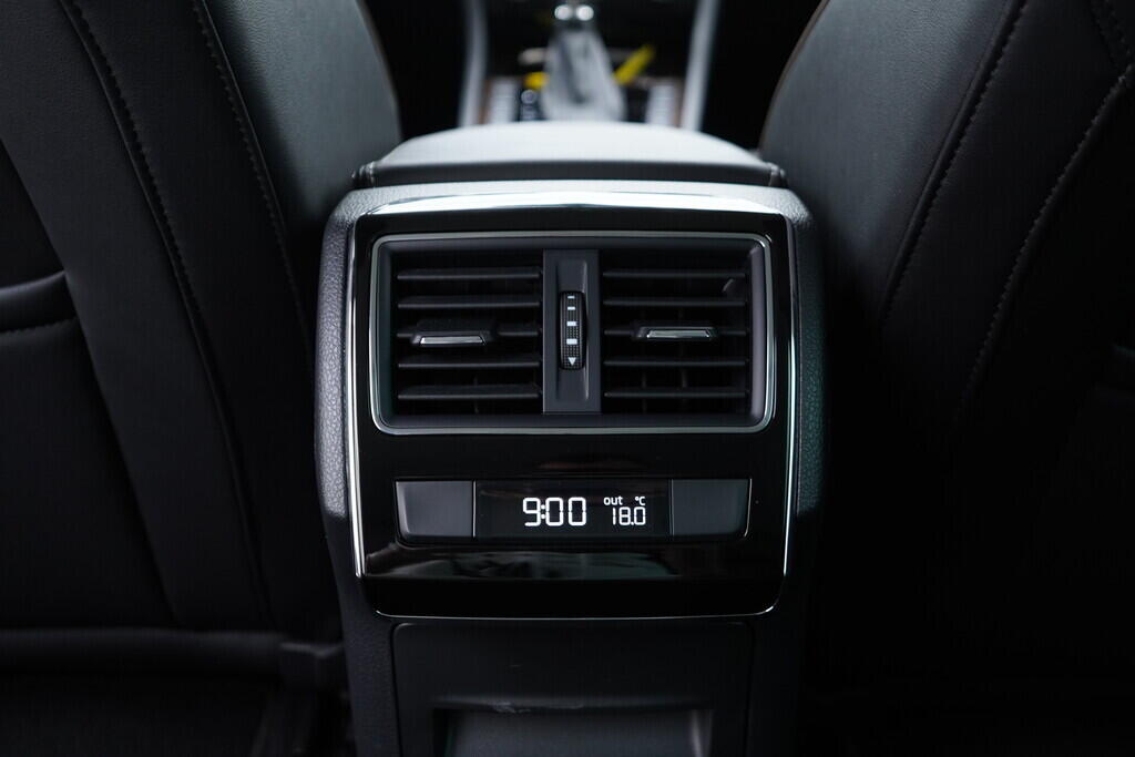 OV190V10026_38.webp_SUPERB Scout 2.0 TDI 140 kW automat, DPH