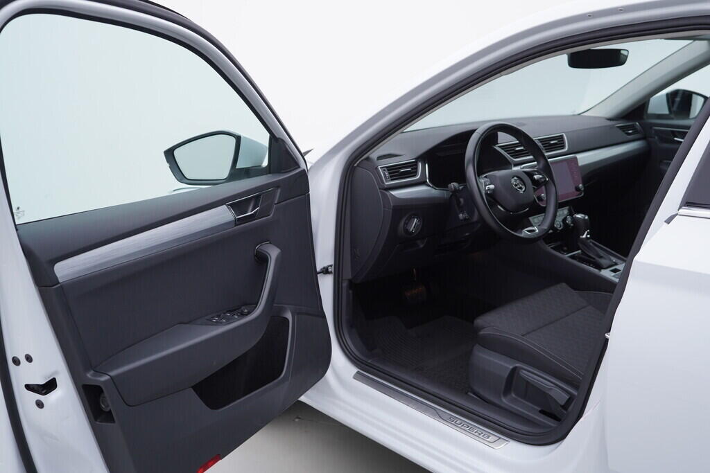 OV190V10028_18.webp_SUPERB Ambition 2.0 TDI 110 kW automat, DPH