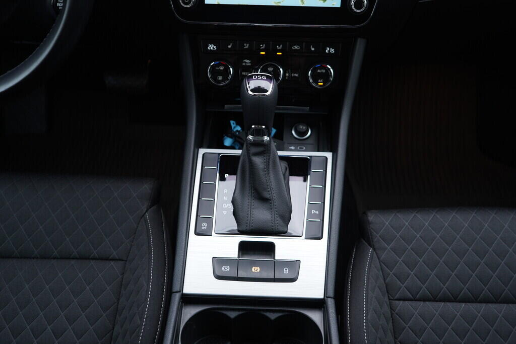 OV190V10028_33.webp_SUPERB Ambition 2.0 TDI 110 kW automat, DPH