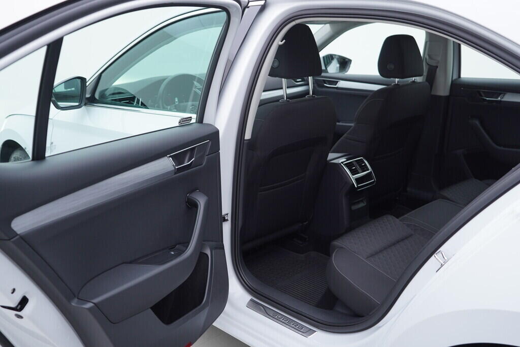 OV190V10028_34.webp_SUPERB Ambition 2.0 TDI 110 kW automat, DPH