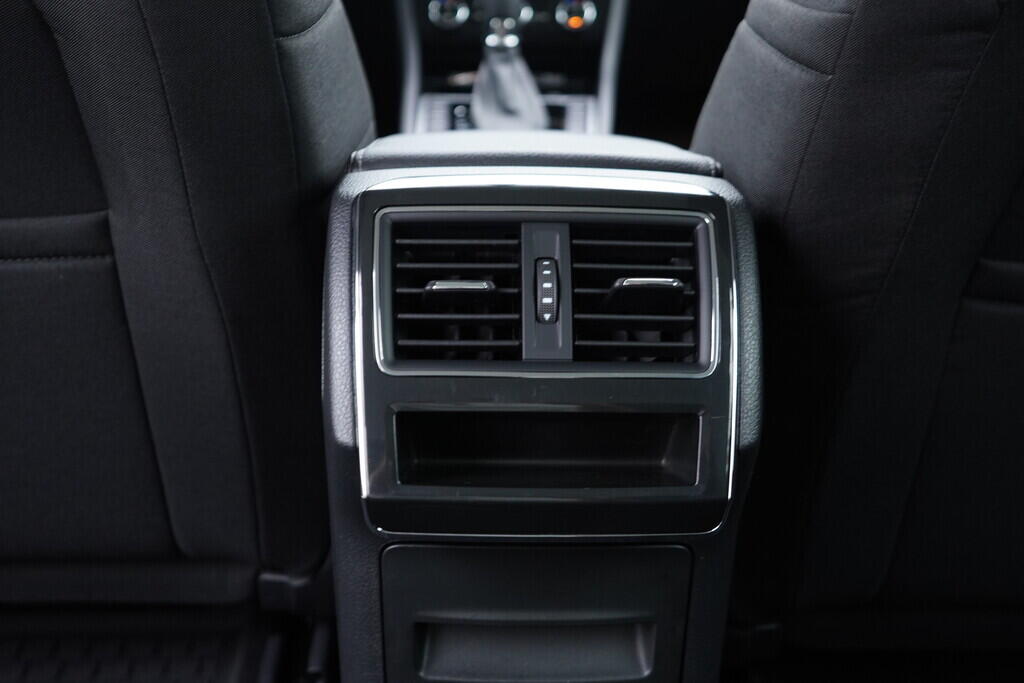 OV190V10028_35.webp_SUPERB Ambition 2.0 TDI 110 kW automat, DPH