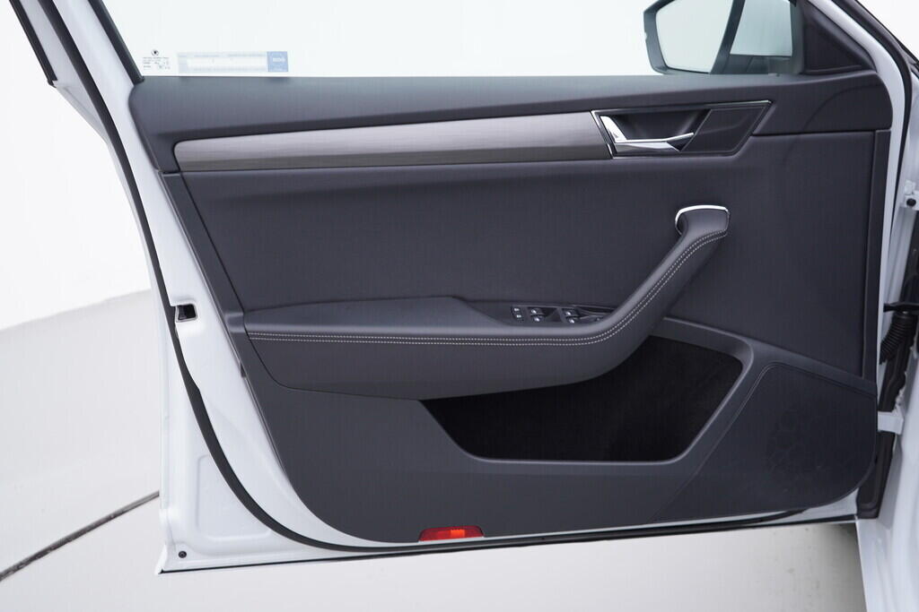 OV190V10030_19.webp_SUPERB Style 2.0 TDI 110 kW automat, DPH