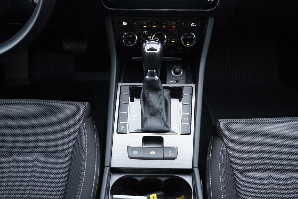 OV190V10030_35.webp_SUPERB Style 2.0 TDI 110 kW automat, DPH