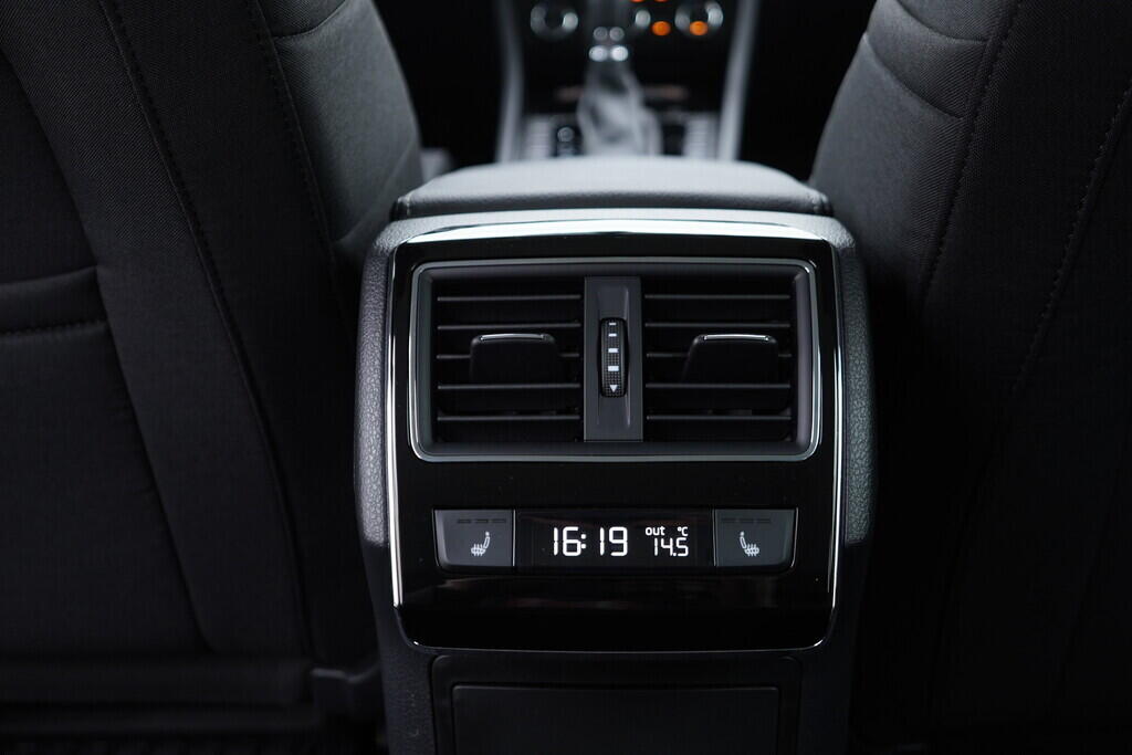 OV190V10030_37.webp_SUPERB Style 2.0 TDI 110 kW automat, DPH