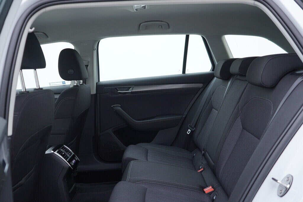 OV190V10030_38.webp_SUPERB Style 2.0 TDI 110 kW automat, DPH