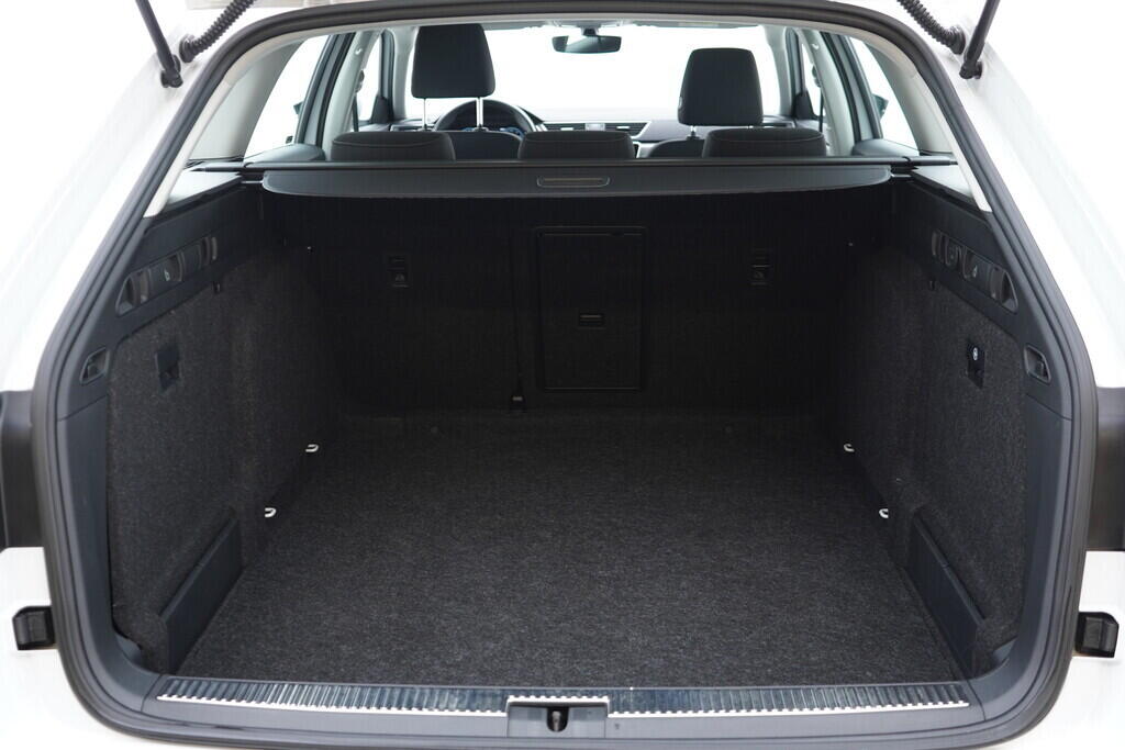 OV190V10030_39.webp_SUPERB Style 2.0 TDI 110 kW automat, DPH