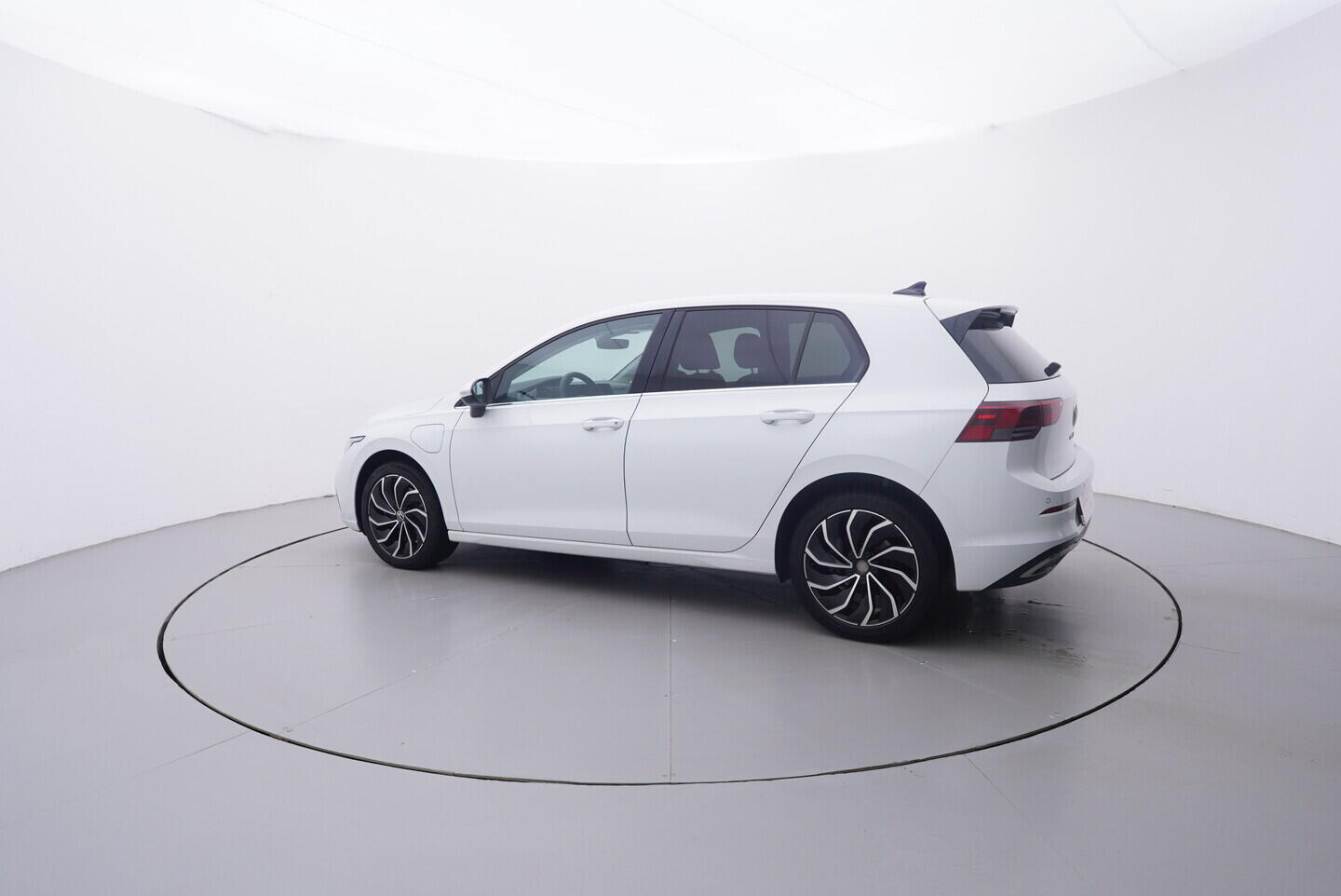 OV190V10036_12.webp_GOLF  1.4 TSi Phev 110 kW automat, DPH