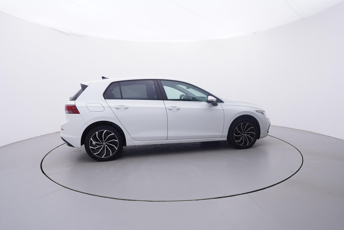 OV190V10036_15.webp_GOLF  1.4 TSi Phev 110 kW automat, DPH