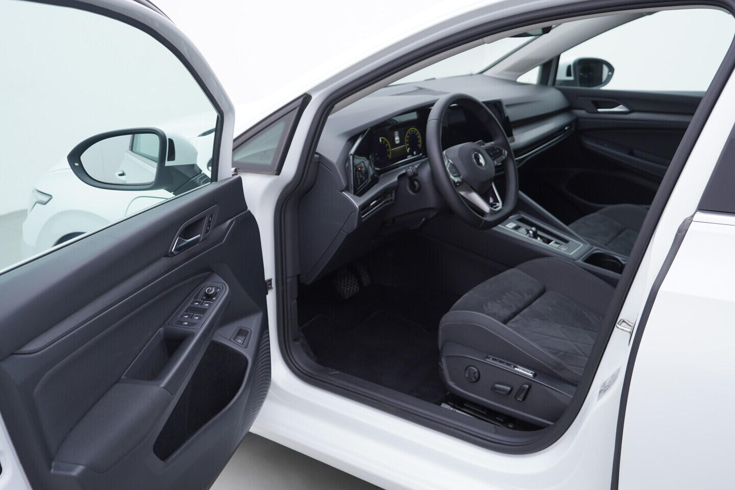OV190V10036_18.webp_GOLF  1.4 TSi Phev 110 kW automat, DPH
