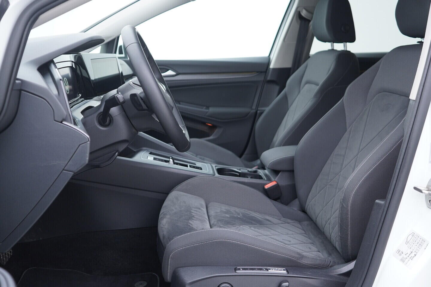 OV190V10036_24.webp_GOLF  1.4 TSi Phev 110 kW automat, DPH