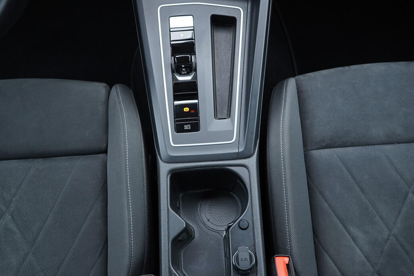 OV190V10036_35.webp_GOLF  1.4 TSi Phev 110 kW automat, DPH
