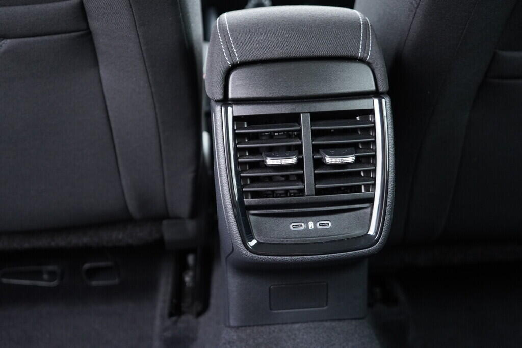 OV190V10047_35.webp_KAMIQ Selection 1.0 TSI 85 kW manuál, DPH