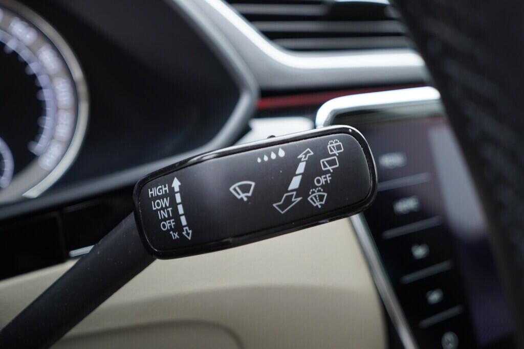 OV190V10048_28.webp_SUPERB L&K 2.0 TDI 140 kW automat