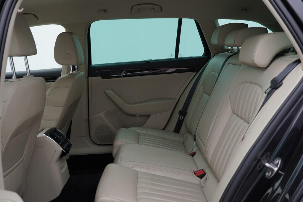 OV190V10048_40.webp_SUPERB L&K 2.0 TDI 140 kW automat