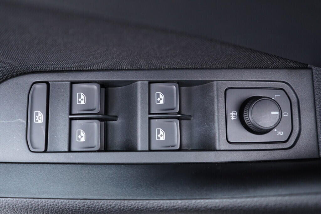 OV190V10049_20.webp_SCALA 173 1.0 TSI 85 kW manuál, DPH