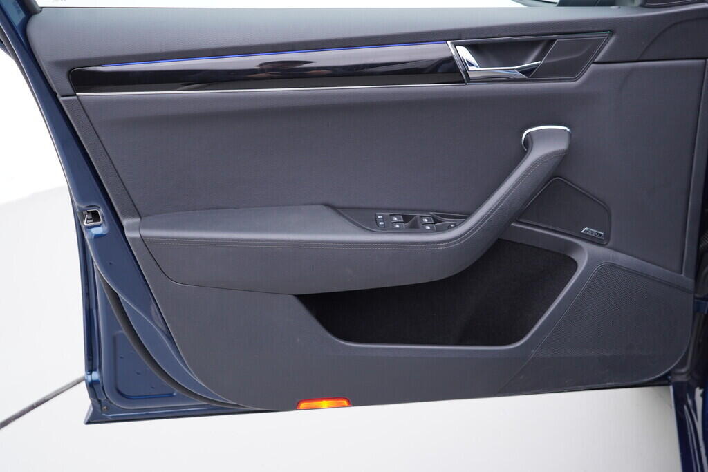 OV190V10051_19.webp_SUPERB L&K 2.0 TDI 147 kW automat, DPH