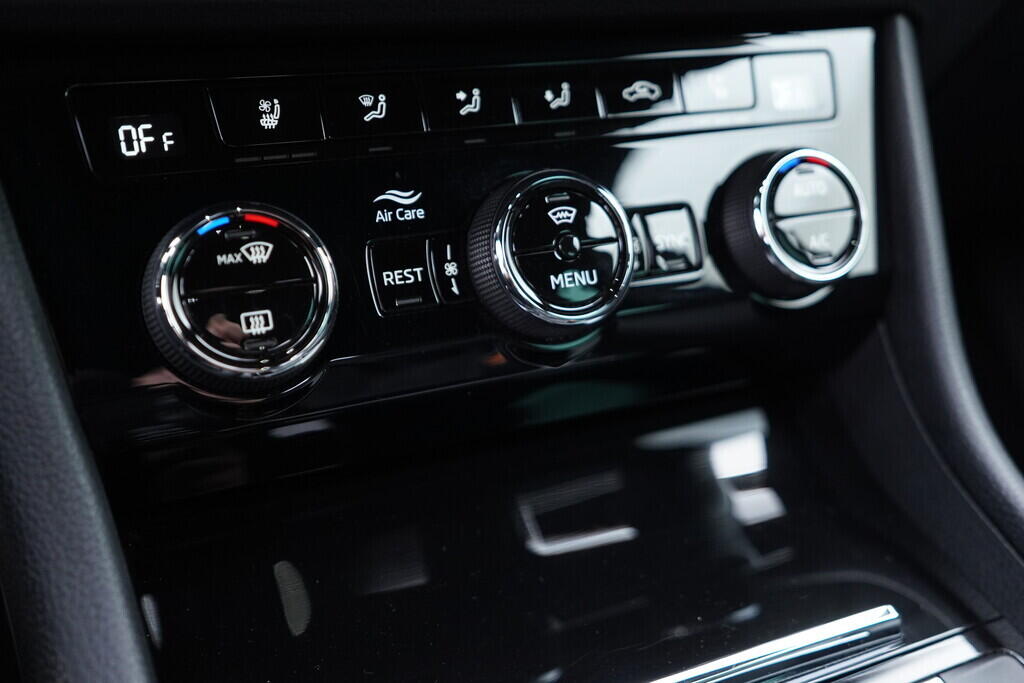 OV190V10051_36.webp_SUPERB L&K 2.0 TDI 147 kW automat, DPH