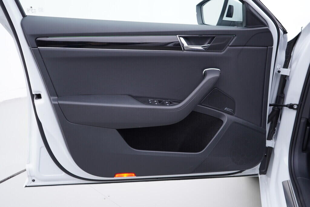 OV190V10055_19.webp_SUPERB L&K 2.0 TDI 147 kW automat, DPH