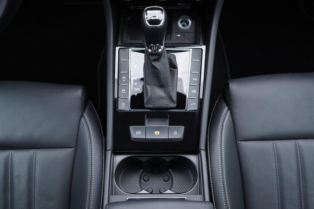 OV190V10055_37.webp_SUPERB L&K 2.0 TDI 147 kW automat, DPH