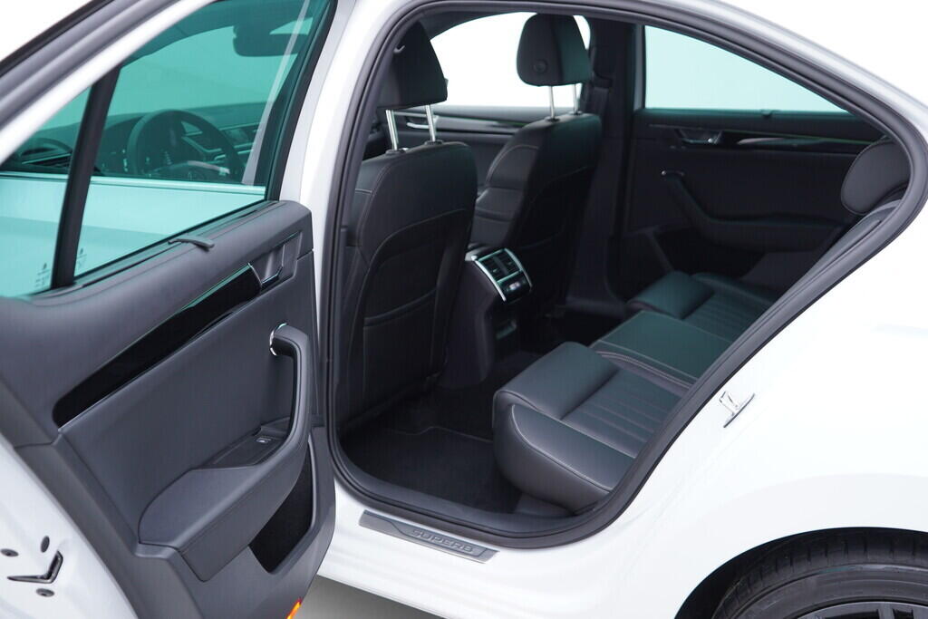 OV190V10055_39.webp_SUPERB L&K 2.0 TDI 147 kW automat, DPH