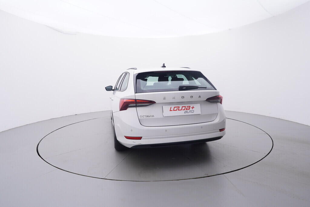 OV190V10056_13.webp_OCTAVIA Ambition 1.5 TSI 110 kW manuál, DPH