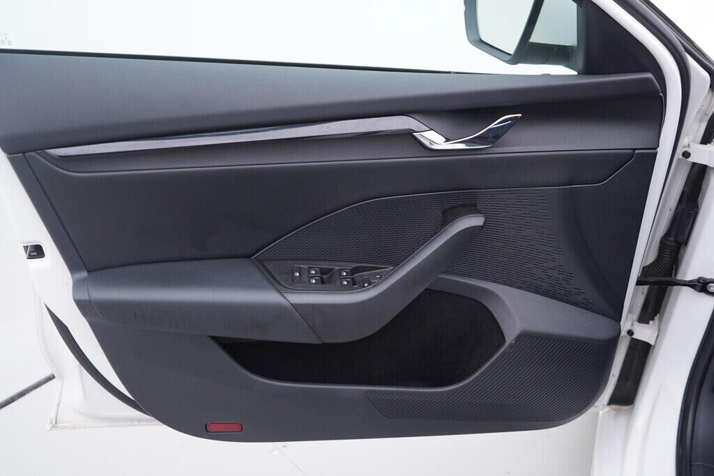 OV190V10056_19.webp_OCTAVIA Ambition 1.5 TSI 110 kW manuál, DPH