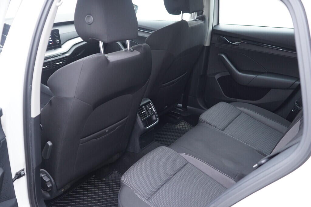 OV190V10056_35.webp_OCTAVIA Ambition 1.5 TSI 110 kW manuál, DPH