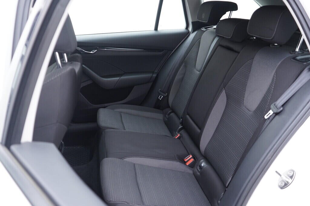 OV190V10056_37.webp_OCTAVIA Ambition 1.5 TSI 110 kW manuál, DPH