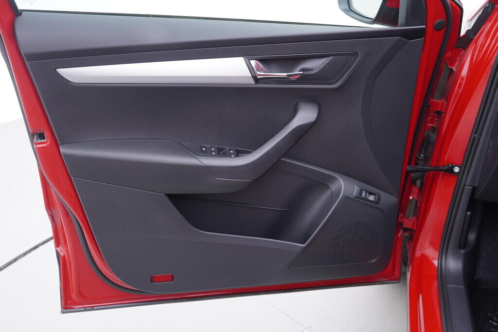 OV190V10057_19.webp_KAROQ Selection 1.5 TSI 110 kW automat, DPH