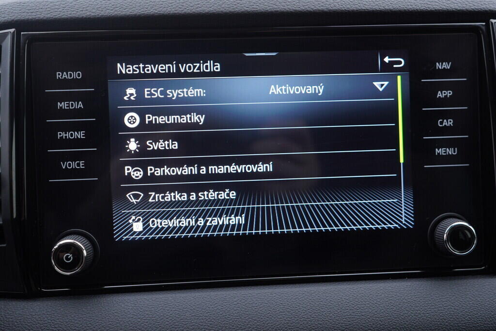 OV190V10057_29.webp_KAROQ Selection 1.5 TSI 110 kW automat, DPH