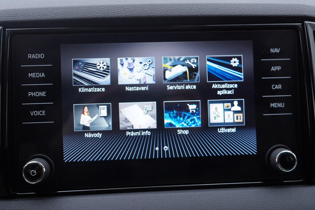 OV190V10057_32.webp_KAROQ Selection 1.5 TSI 110 kW automat, DPH