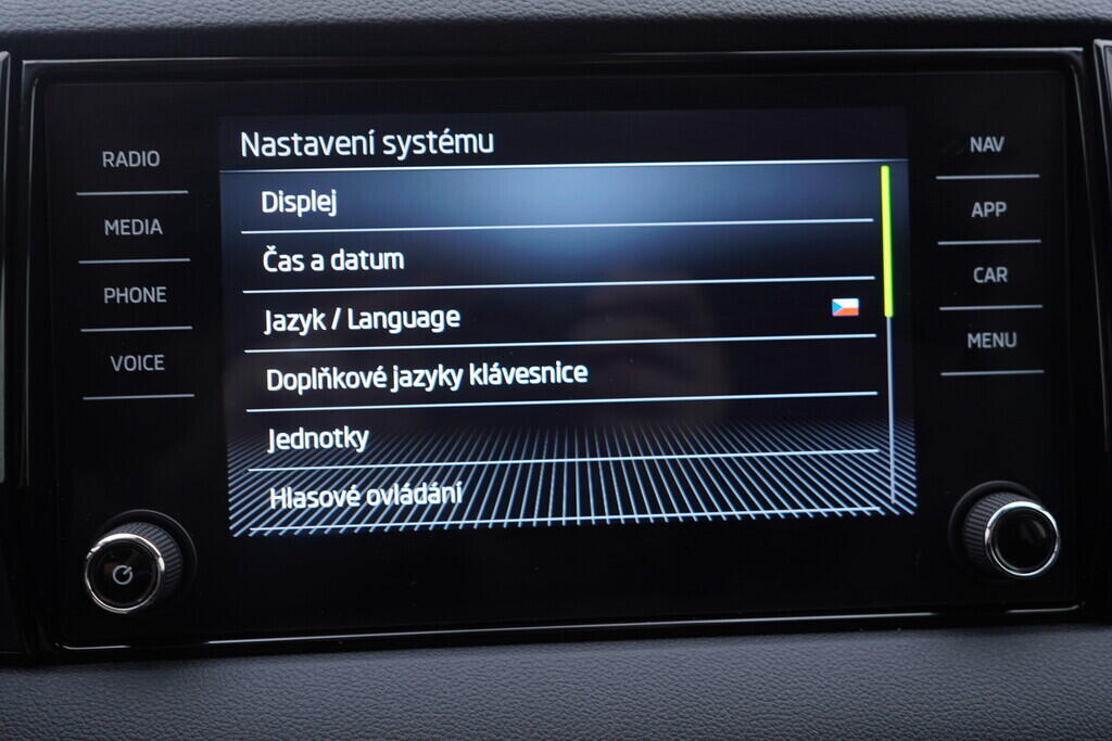 OV190V10057_33.webp_KAROQ Selection 1.5 TSI 110 kW automat, DPH