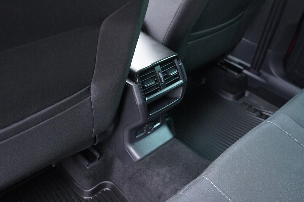 OV190V10057_38.webp_KAROQ Selection 1.5 TSI 110 kW automat, DPH