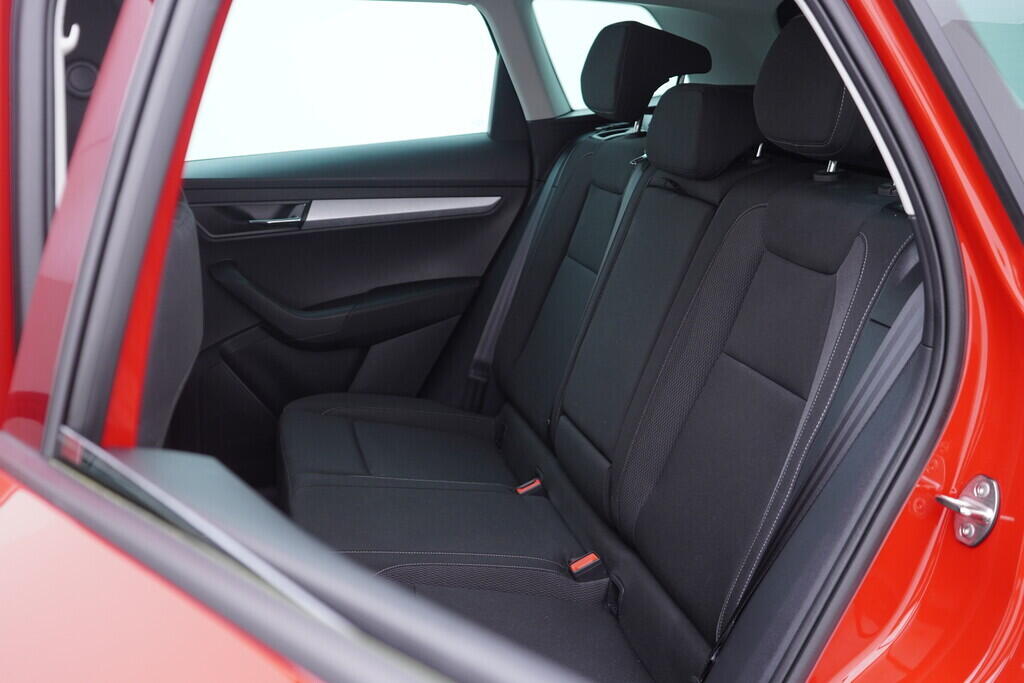 OV190V10057_39.webp_KAROQ Selection 1.5 TSI 110 kW automat, DPH