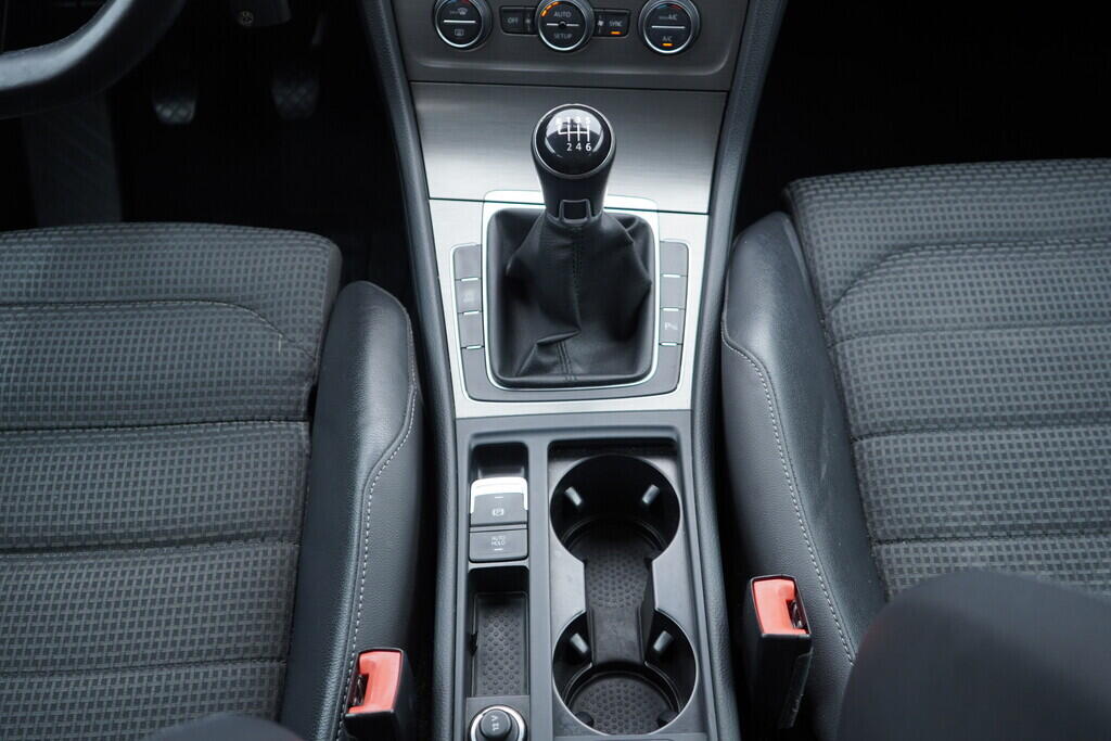 OV190V10073_34.webp_GOLF Comfortline 1.2 TSI 77 kW manuál