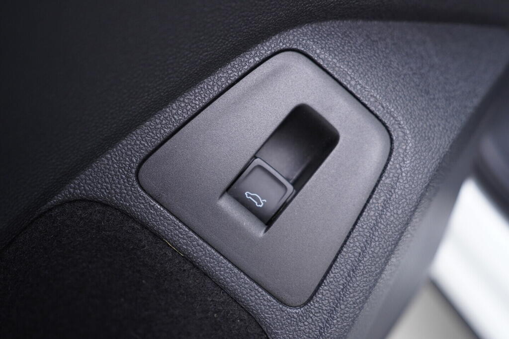 OV190V10074_21.webp_TIGUAN Carat 1.4 TSI 110 kW automat