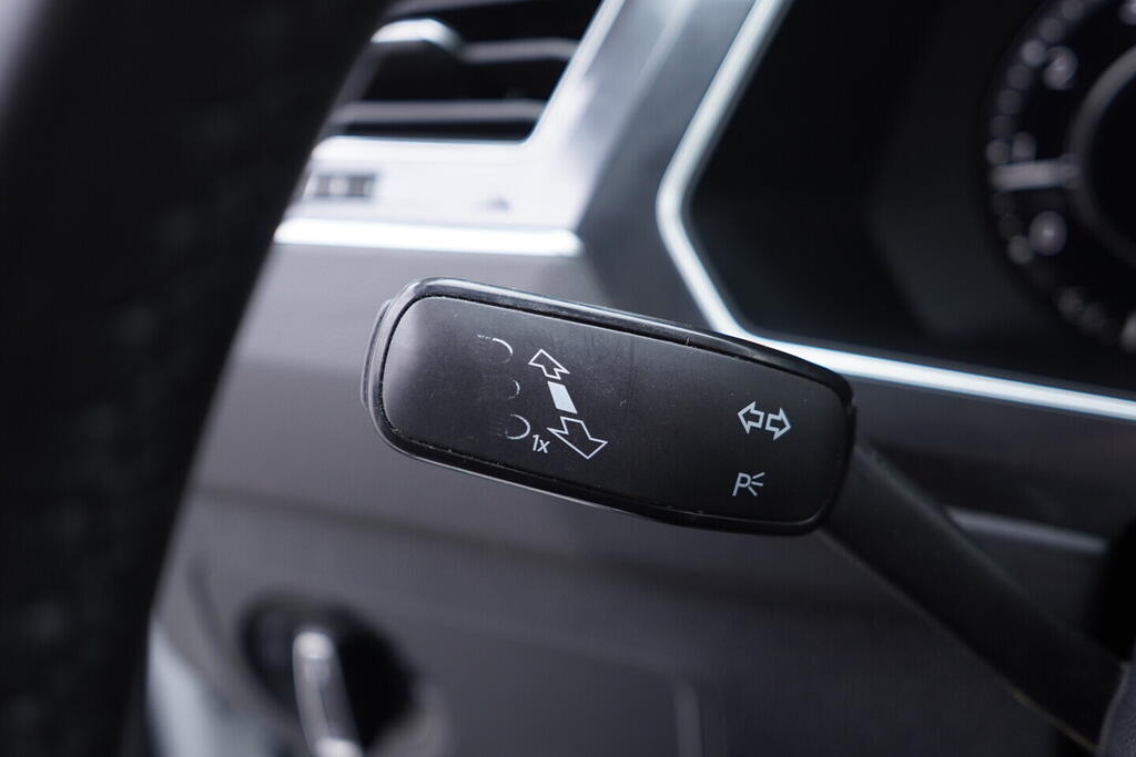 OV190V10074_24.webp_TIGUAN Carat 1.4 TSI 110 kW automat