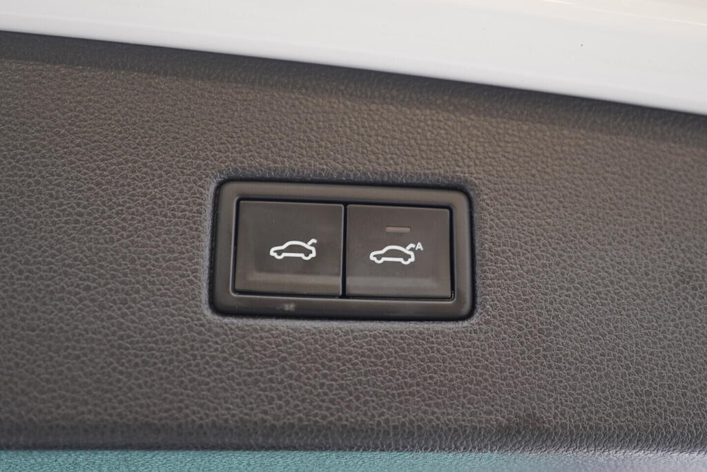 OV190V10074_38.webp_TIGUAN Carat 1.4 TSI 110 kW automat