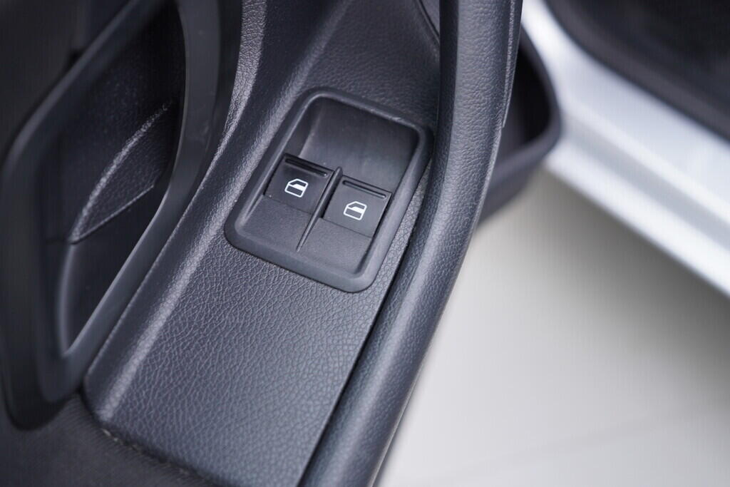 OV190V10076_20.webp_ROOMSTER Ambition 1.2 TSI 63 kW manuál