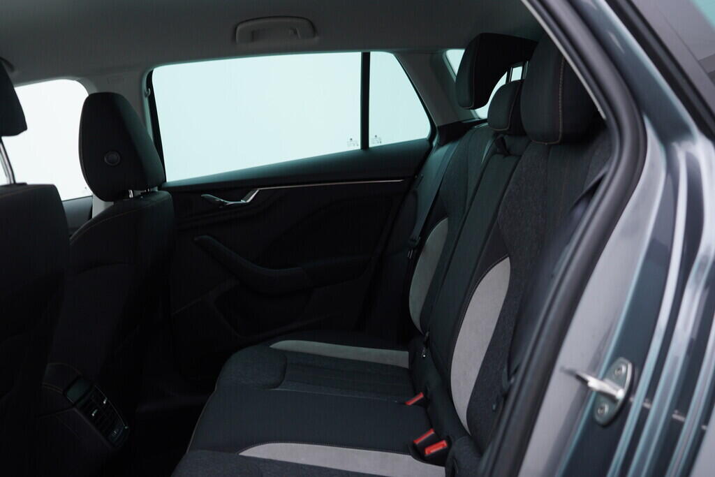 OV190V10082_35.webp_SCALA  1.0 TSI 85 kW automat, DPH