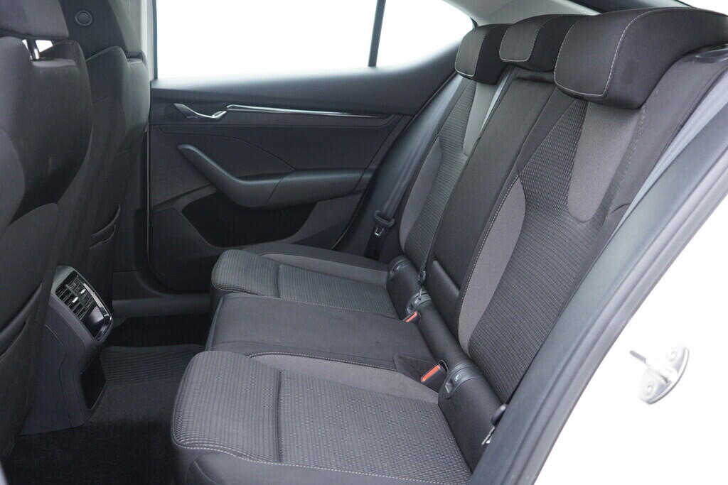 OV190V10092_36.webp_OCTAVIA Ambition 2.0 TDI 85 kW manuál, DPH