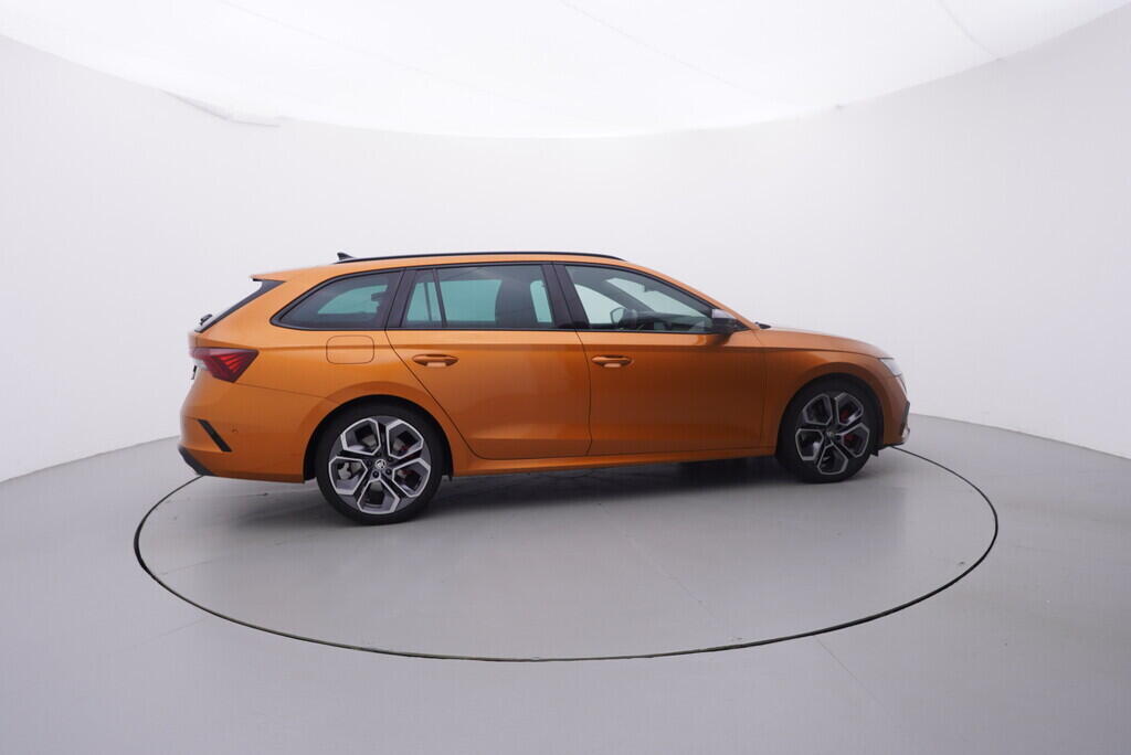 OV190V10093_15.webp_OCTAVIA RS 2.0 TSI 180 kW automat, DPH