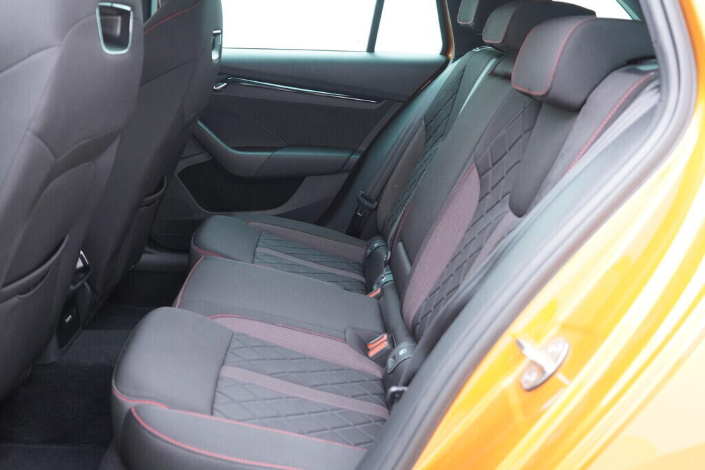 OV190V10093_38.webp_OCTAVIA RS 2.0 TSI 180 kW automat, DPH